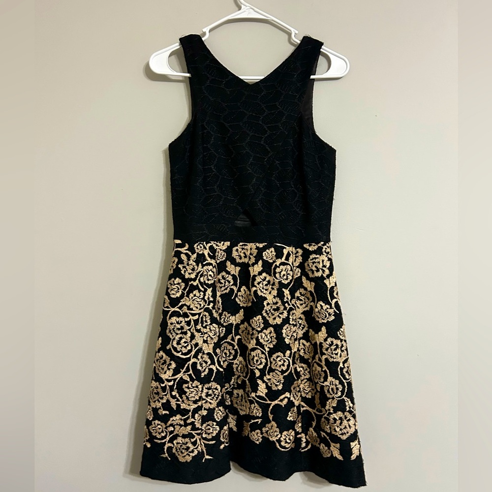 Gianni Bini Black and Gold Lace Dress Size 4